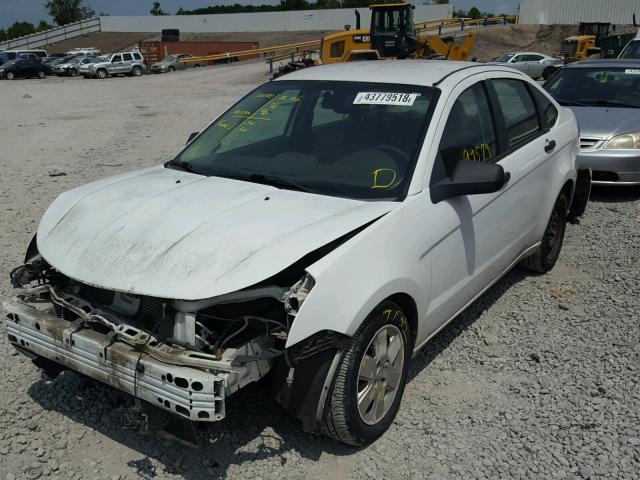 1FAHP34N68W188852 - 2008 FORD FOCUS S/SE WHITE photo 2