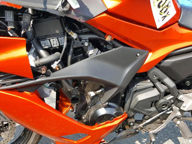 JKAEXEK18HDA04089 - 2017 KAWASAKI EX650 F ORANGE photo 7