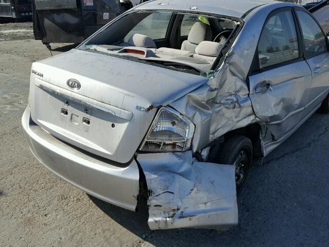 KNAFE122285582999 - 2008 KIA SPECTRA EX SILVER photo 10