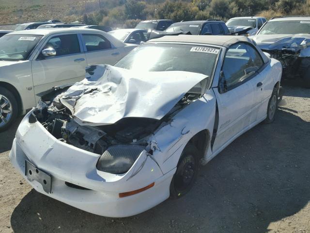 4G2JB32T2VB201369 - 1997 PONTIAC SUNFIRE WHITE photo 2