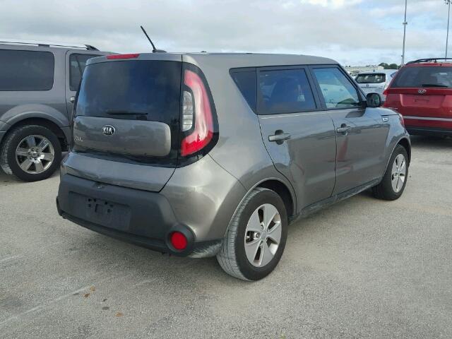 KNDJN2A2XG7379124 - 2016 KIA SOUL GRAY photo 4