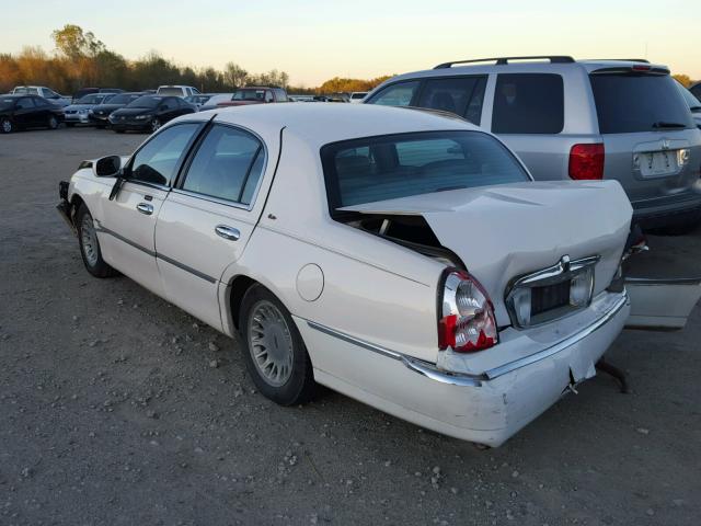 1LNHM83W81Y687247 - 2001 LINCOLN TOWN CAR C WHITE photo 3