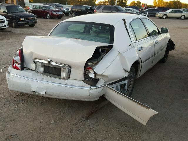 1LNHM83W81Y687247 - 2001 LINCOLN TOWN CAR C WHITE photo 4