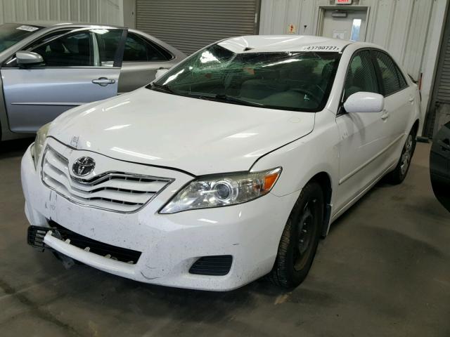 4T4BF3EK7AR028909 - 2010 TOYOTA CAMRY BASE WHITE photo 2