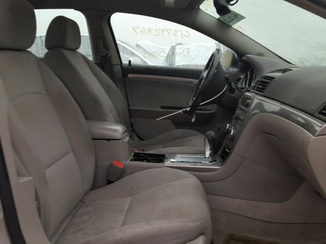 1G8ZS57B28F276401 - 2008 SATURN AURA SILVER photo 5