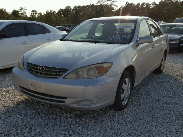 4T1BE32K72U520584 - 2002 TOYOTA CAMRY LE GRAY photo 2