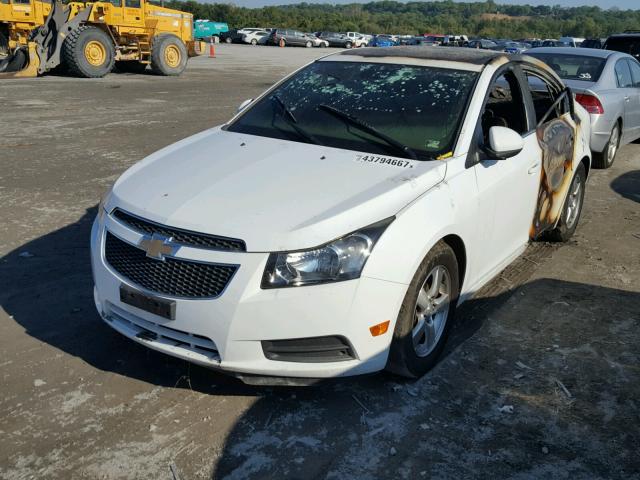 1G1PC5SB8D7206268 - 2013 CHEVROLET CRUZE LT WHITE photo 2