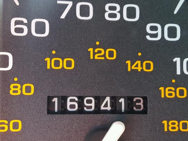 1G8ZH1274WZ120818 - 1998 SATURN SC2 WHITE photo 8