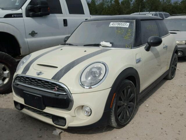 WMWXP7C57F2A41667 - 2015 MINI COOPER WHITE photo 2