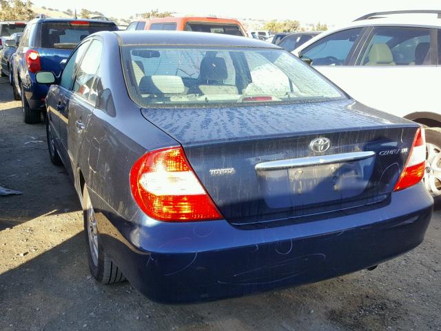 JTDBE30K920072413 - 2002 TOYOTA CAMRY LE BLUE photo 3