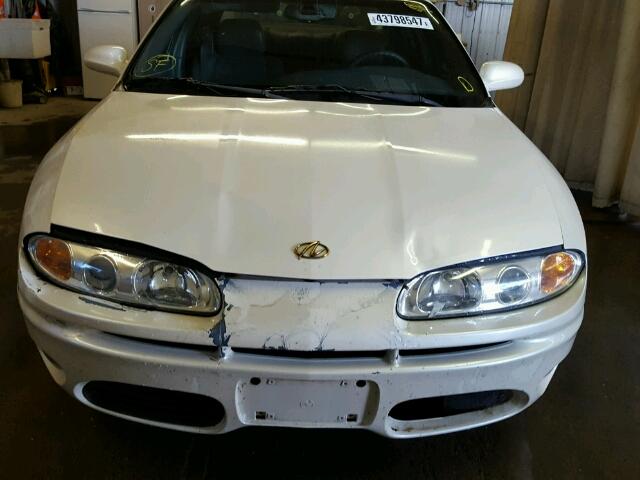 1G3GR64HX24165086 - 2002 OLDSMOBILE AURORA WHITE photo 9