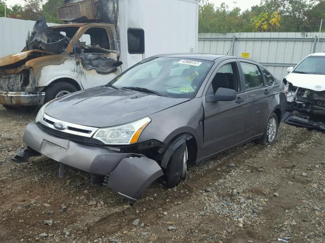 1FAHP35N19W208067 - 2009 FORD FOCUS SE GRAY photo 2