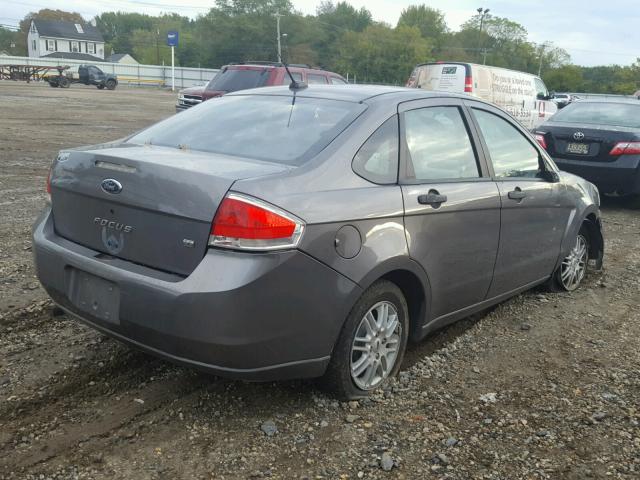 1FAHP35N19W208067 - 2009 FORD FOCUS SE GRAY photo 4