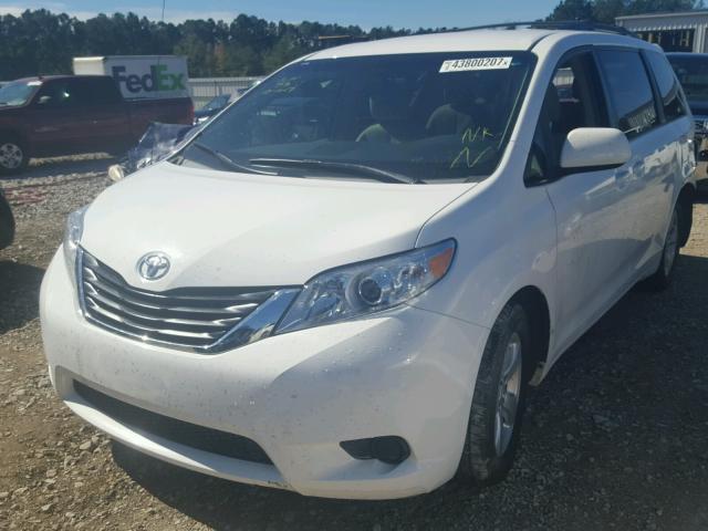 5TDKK3DC4CS266261 - 2012 TOYOTA SIENNA LE WHITE photo 2