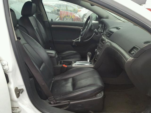 1G8ZV57B49F110082 - 2009 SATURN AURA WHITE photo 5