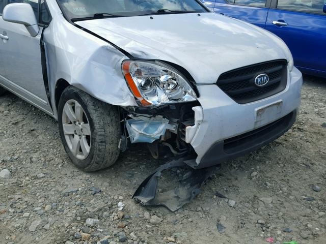 KNAFG526287149773 - 2008 KIA RONDO LX SILVER photo 9