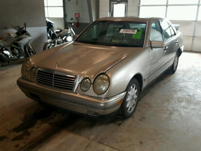 WDBJF55F5VA379090 - 1997 MERCEDES-BENZ E 320 TAN photo 2