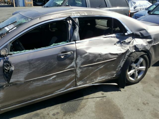 1G1ZC5E14BF131583 - 2011 CHEVROLET MALIBU 1LT GOLD photo 9