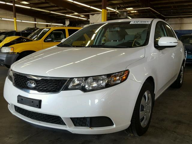 KNAFU4A2XD5723334 - 2013 KIA FORTE WHITE photo 2