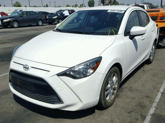 3MYDLBZV3GY146137 - 2016 TOYOTA SCION IA WHITE photo 2