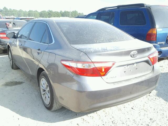 4T1BF1FK5HU806731 - 2017 TOYOTA CAMRY LE ნაცრისფერი ფოტო 3