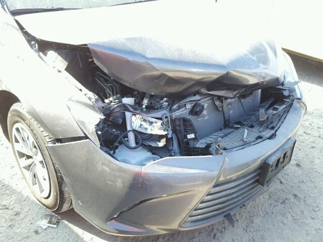 4T1BF1FK5HU806731 - 2017 TOYOTA CAMRY LE ნაცრისფერი ფოტო 9