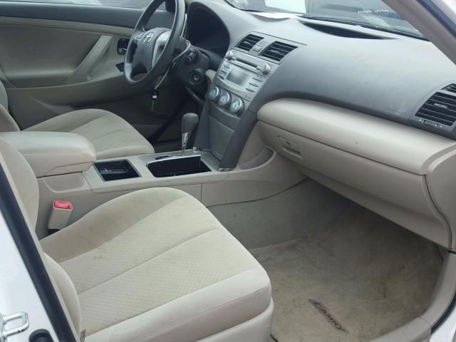 4T1BE46K09U895498 - 2009 TOYOTA CAMRY BASE WHITE photo 5