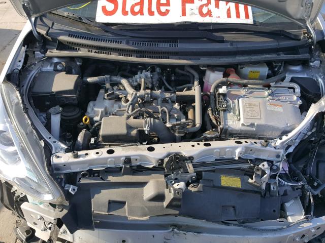 JTDKDTB34F1582869 - 2015 TOYOTA PRIUS C SILVER photo 7