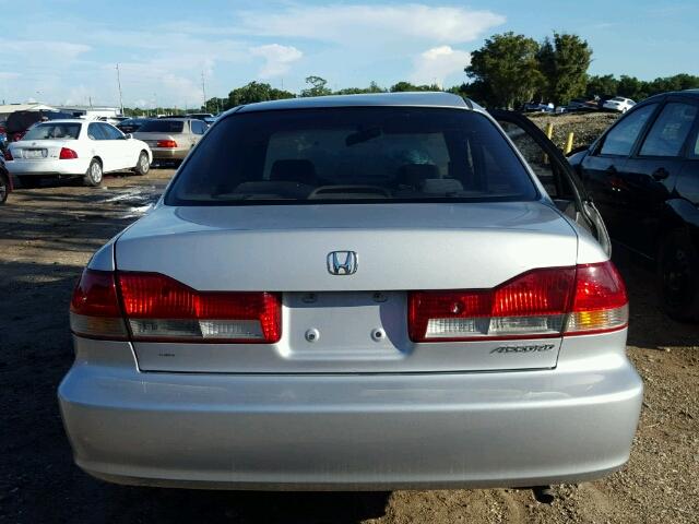 1HGCF86681A100091 - 2001 HONDA ACCORD VAL SILVER photo 9