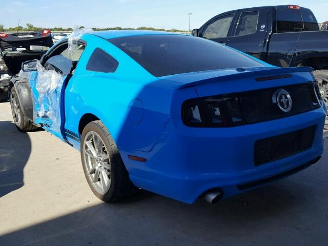 1ZVBP8AM9D5227570 - 2013 FORD MUSTANG BLUE photo 3