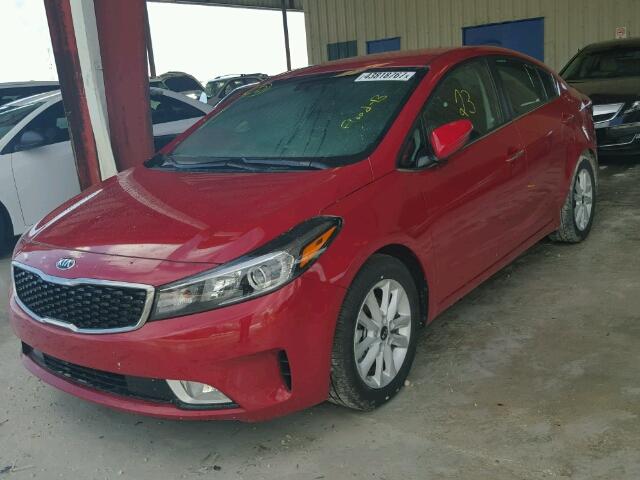 3KPFL4A70HE103992 - 2017 KIA FORTE LX RED photo 2