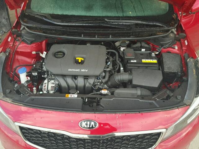 3KPFL4A70HE103992 - 2017 KIA FORTE LX RED photo 7