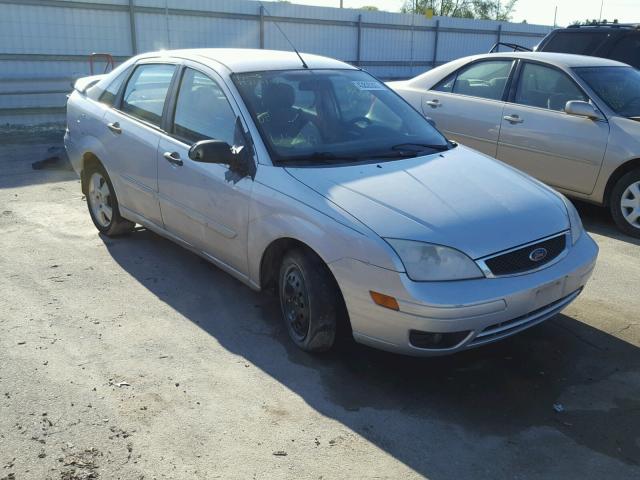 1FAHP34N97W145573 - 2007 FORD FOCUS ZX4 SILVER photo 1