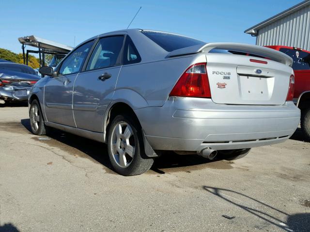 1FAHP34N97W145573 - 2007 FORD FOCUS ZX4 SILVER photo 3