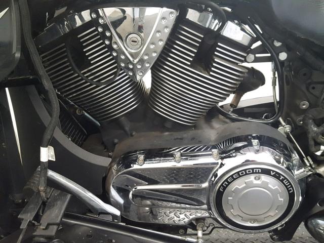 5VPTW36N3E3029807 - 2014 VICTORY MOTORCYCLES CROSS COUN Noir photo 6