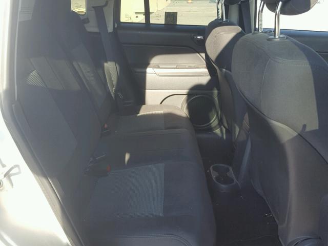 1J4NF1FB6BD158688 - 2011 JEEP COMPASS SP 银色 照片 6