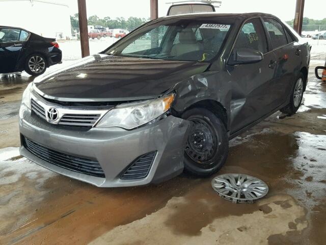 4T1BF1FK1CU574587 - 2012 TOYOTA CAMRY BASE GRAY photo 2