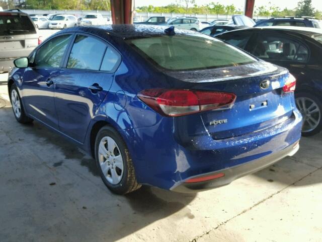 3KPFK4A70HE142410 - 2017 KIA FORTE LX BLUE photo 3