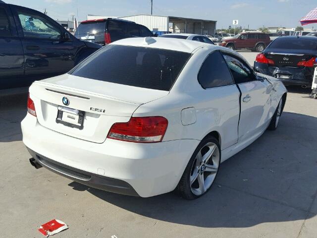 WBAUC9C52BVM09138 - 2011 BMW 135 I WHITE photo 4