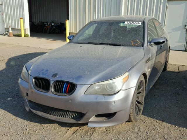 WBSNB93546B581245 - 2006 BMW M5 GRAY photo 2