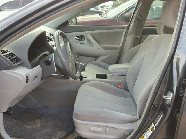 4T1BE46K69U380179 - 2009 TOYOTA CAMRY BASE ნაცრისფერი ფოტო 5