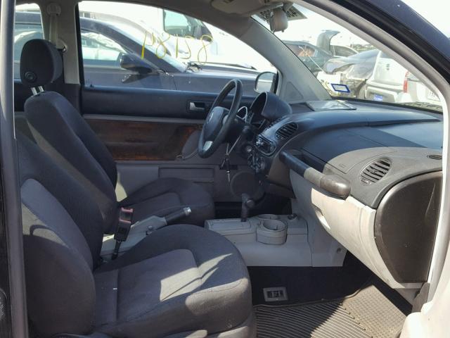 3VWBK21C63M421419 - 2003 VOLKSWAGEN NEW BEETLE 黑色 照片 5