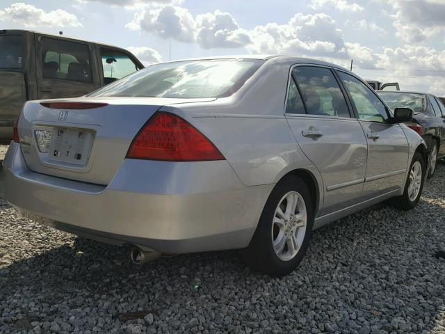 1HGCM56327A114779 - 2007 HONDA ACCORD SE SILVER photo 4