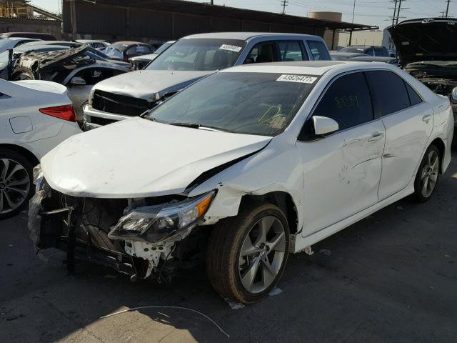 4T1BK1FK2CU014816 - 2012 TOYOTA CAMRY SE WHITE photo 2