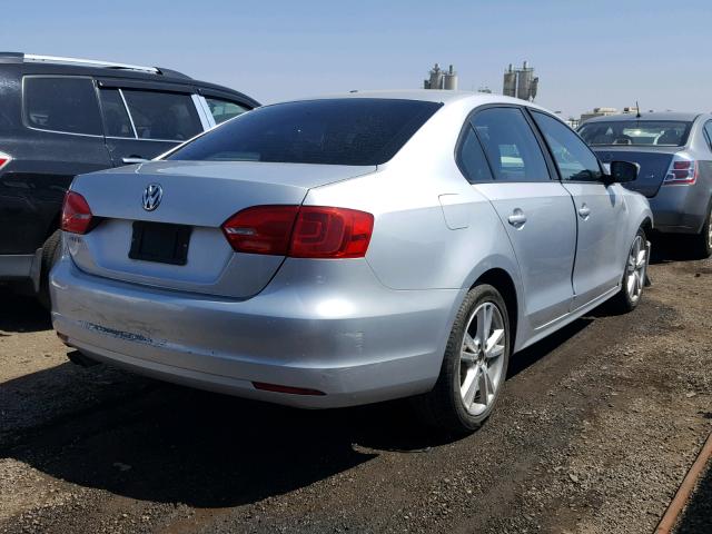 3VW2K7AJ2DM355027 - 2013 VOLKSWAGEN JETTA BASE Արծաթագույն լուսանկար 4