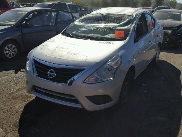 3N1CN7AP0FL800251 - 2015 NISSAN VERSA S SILVER photo 2