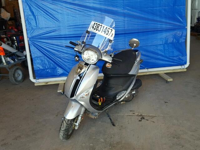 RFVPAC908D1001483 - 2013 GENUINE SCOOTER CO. BUDDY 170I SILVER photo 2