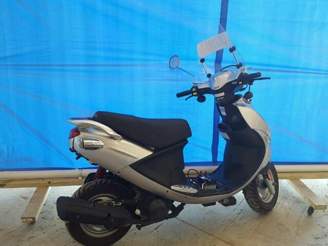 RFVPAC908D1001483 - 2013 GENUINE SCOOTER CO. BUDDY 170I SILVER photo 6