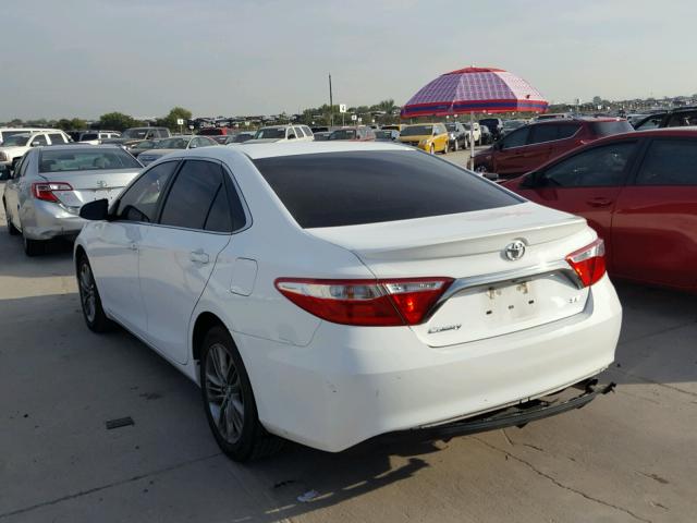 4T1BF1FK6FU881189 - 2015 TOYOTA CAMRY WHITE photo 3