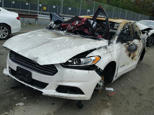 N0V1N43832737 - 2016 FORD FUSION WHITE photo 2